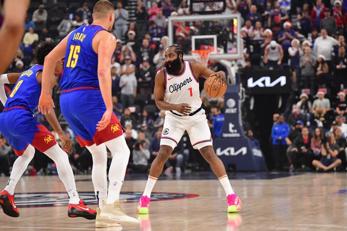 James Harden je bil z 39 točkami prvi strelec večera v ligi NBA. | Foto: Reuters