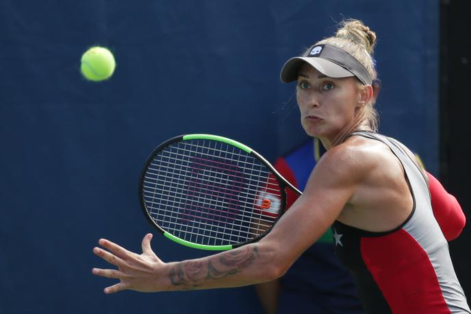 Polona Hercog | Polona Hercog se bo v drugem krogu turnirja v Zhengzhouju na Kitajskem pomerila s Čehinjo Karolino Pliškovo. | Foto Reuters