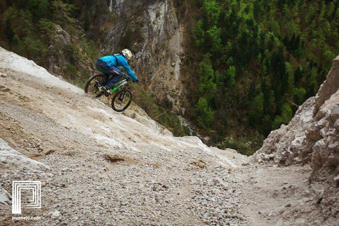 Leta 2015 se je spustil po plazu nad Belco.  | Foto: Nejc Puš