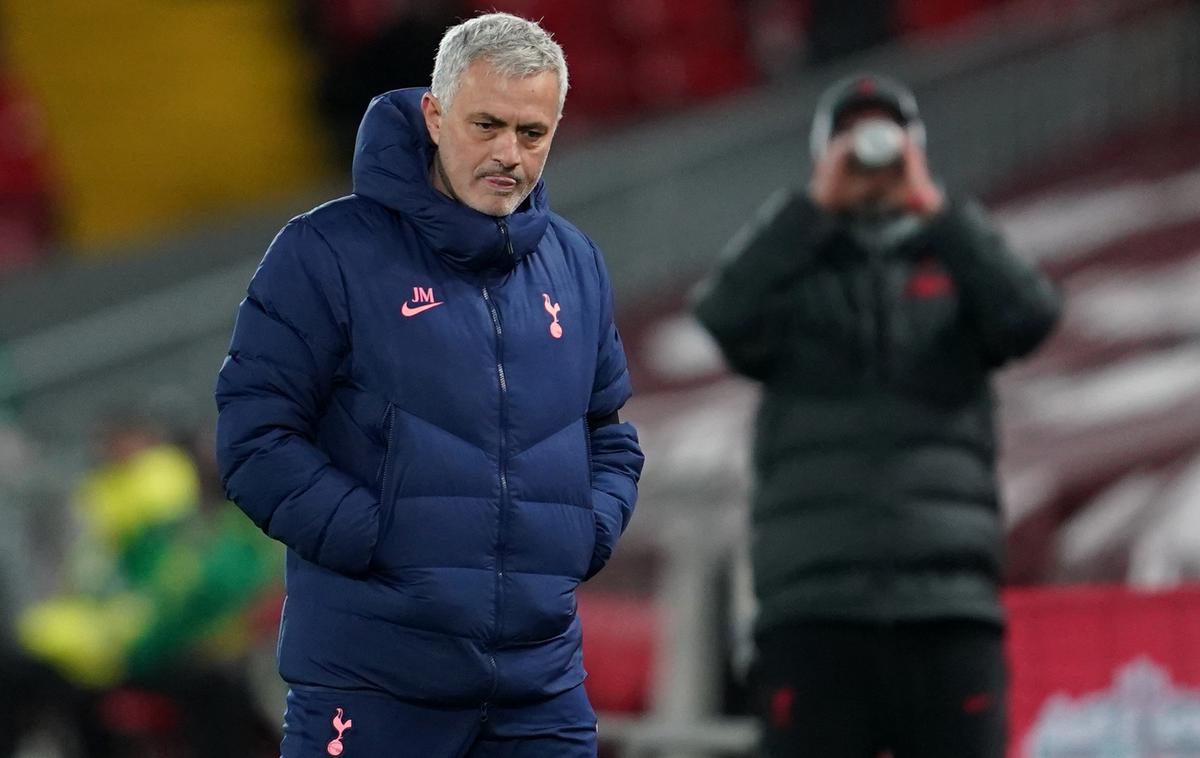 Jose Mourinho | Jose Mourinho se je moral sprijazniti s porazom na Anfieldu, šele njegovim drugim prvenstvenim v tej sezoni. | Foto Reuters