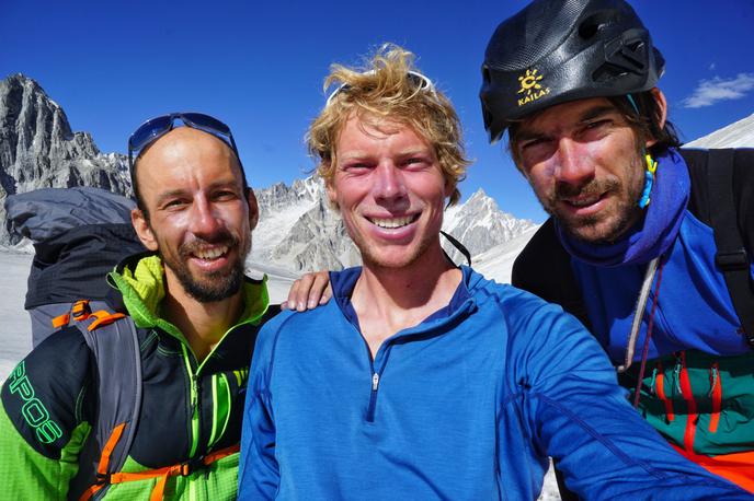 Luka Stražar, Tom Livingstone in Aleš Česen, prejemniki zlatega cepina za vzpon na Latok I | Luka Stražar, Tom Livingstone in Aleš Česen. prejemniki Zlatega cepina za vzpon na karakorumski sedemtisočak Latok I. | Foto Tom Livingstone