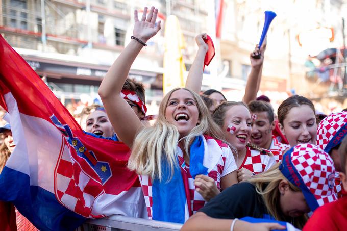 Hrvati na navijaških športnih obeležjih prisegajo na rdeče-bele barve in kockaste drese. | Foto: Urban Urbanc/Sportida