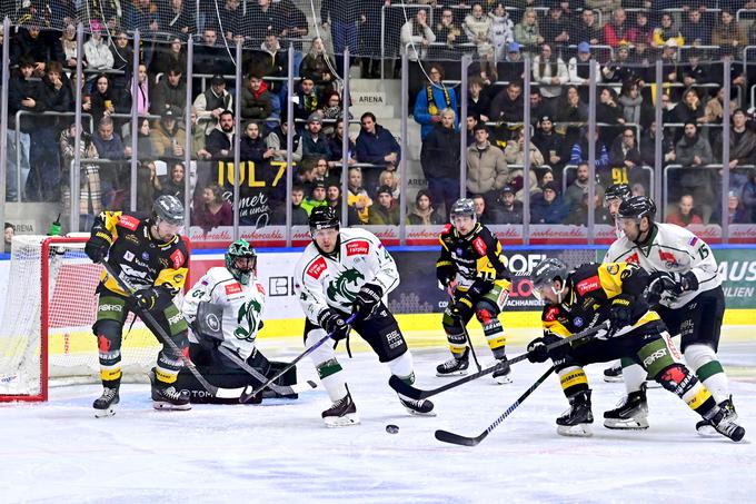 Olimpija se je v dodatnih bojih za končnico borila s Pustertalom, a ji je ta, tako kot v lanski sezoni, preprečil četrtfinale. | Foto: Foppa Iwan - HC Pustertal