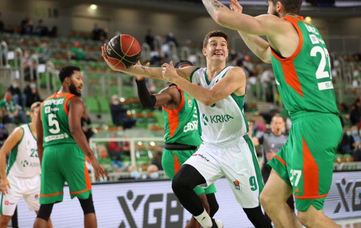 Cedevita Olimpija Krka | Košarkarji Olimpije so novo sezono lige ABA odprli z zmago nad Krko. Po srečanju sta morali obe ekipi v izolacijo. | Foto ABA/Aleš Fevžer