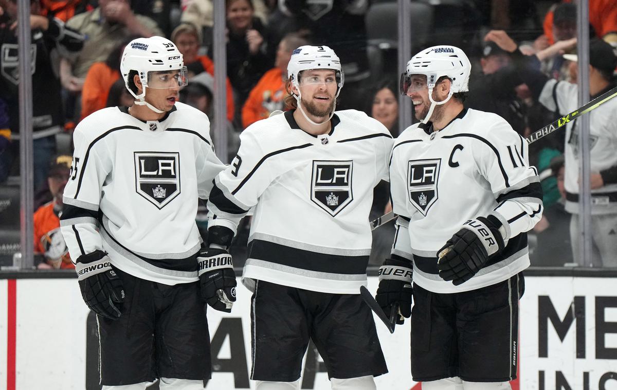 Anže Kopitar, Los Angeles Kings | Kralji so za konec rednega dela s 5:3 premagali Anaheim in zasedli peto mesto zahodne konference. Adrian Kempe je k tej prispeval tri gole in asistenco, Kopitar pa gol. | Foto Guliverimage