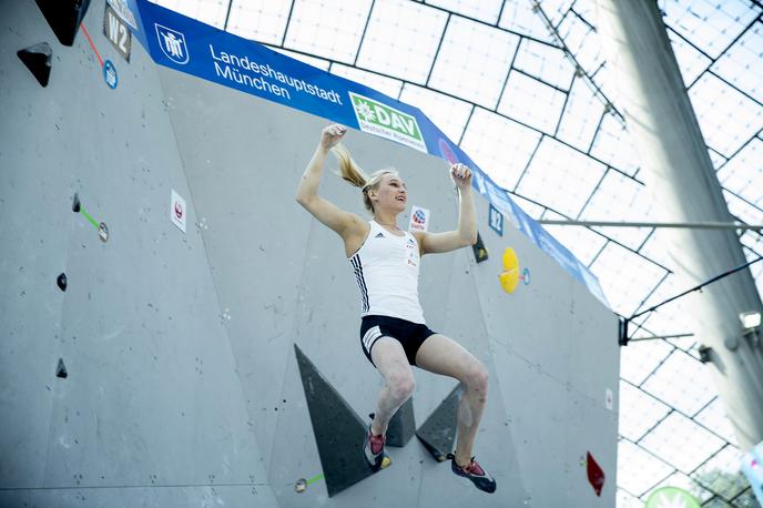 IFSC WORLD CUP MUNICH | Janja Garnbret je bila v polfinalu predzadnje bvalvanske preizkušnje v tej sezoni edina med dekleti, ki je razrešila vse štiri balvanske probleme. | Foto Ana Kovač