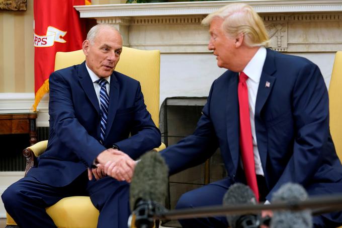 Predsednik Trump je v petek dejal, da odločitev o dostopu do strogo zaupnih podatkov Jaredu Kushnerju prepušča šefu kabineta Bele hiše generalu Johnu Kellyju (levo). | Foto: Reuters