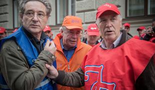 Protesti pred vlado: Miro Cerar si ni vzel časa za Semoliča in Štruklja (video)