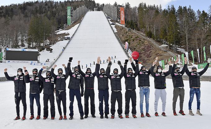 V sredo bo šlo v Planici zares, tudi s 13-člansko slovensko zasedbo. | Foto: Bobo