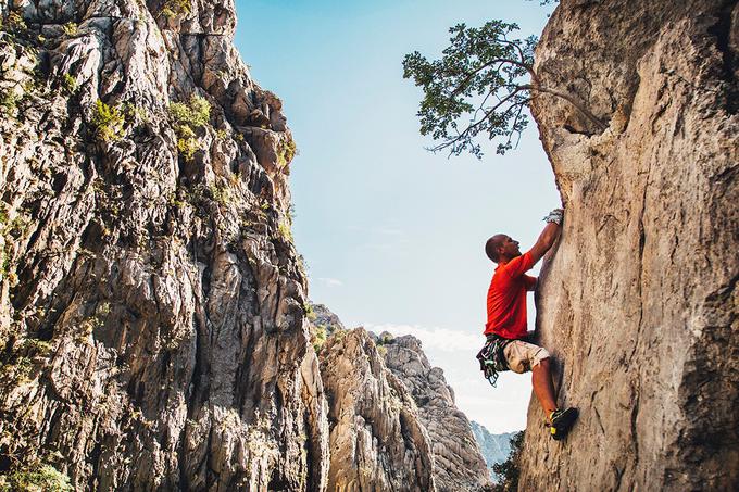 Mogočne skale Velebita, ki jih je oblikovala burja, so krona zadrske pokrajine. Foto: Nikola Matič | Foto: 