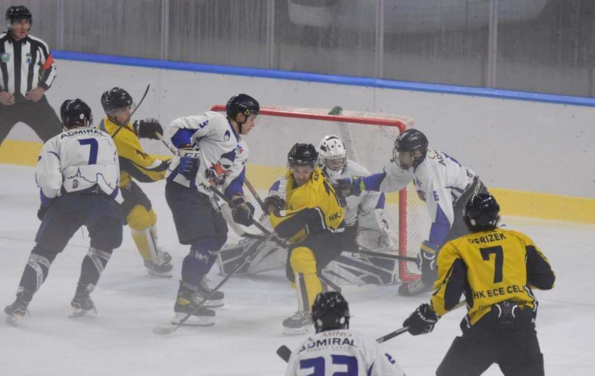 Pokal slovenije | Pia Dukarič je bila na hokejskem pokali Slovenije pretekli teden edina ženska. Moške družbe je dobro vajena, saj zadnja leta tekmuje tudi z moškimi. Tako med člani kot v mlajših selekcijah.  | Foto Eva Brili Grebenar