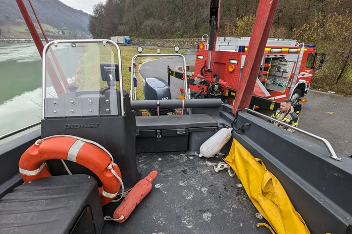 iskalna akcija, Sava, gasilci | Gasilci so pregledali širše območje.  | Foto Poklicna gasilska enota Krško