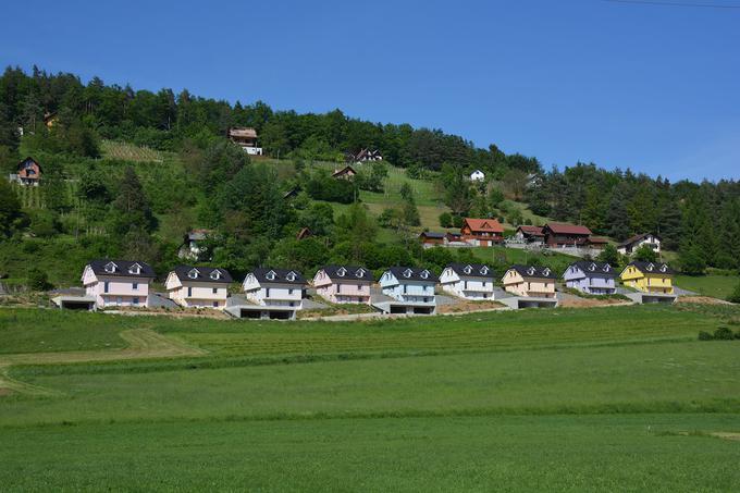 Pavel Piškur je med službovanjem v SŽ-ŽGP v vasi Čagošče v občini Ivančna Gorica zgradil osem hiš. | Foto: Rocco