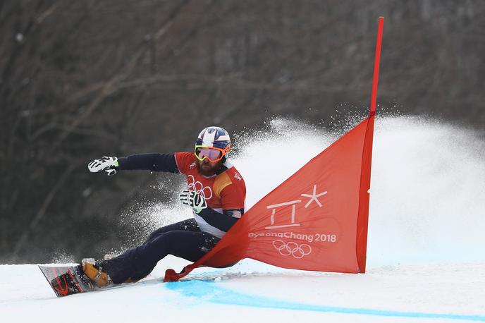 Aaron Muss | Ameriški deskar Aaron Muss bo v soboto na Rogli lovil svojo najboljšo uvrstitev. "Po zapletih po nedolžni operaciji komolca sem se vrnil še močnejši," pravi.  | Foto Getty Images