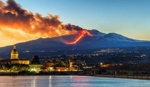 Etna bruha pepel, zaprli letališče v Catanii #video