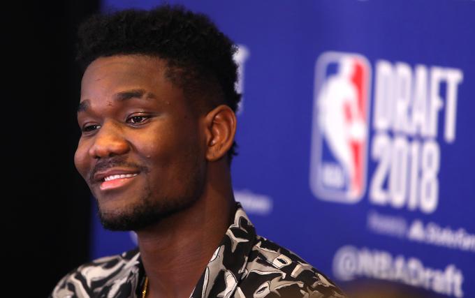 Deandre Ayton in Luka Dončić sta spletla prijateljsko vez, čeprav sta neposredna konkurenta. | Foto: Getty Images