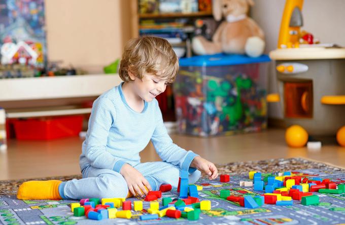 Otrok naj razmisli, katere igrače bi lahko podaril tistim, ki si tega ne morejo privoščiti. | Foto: 