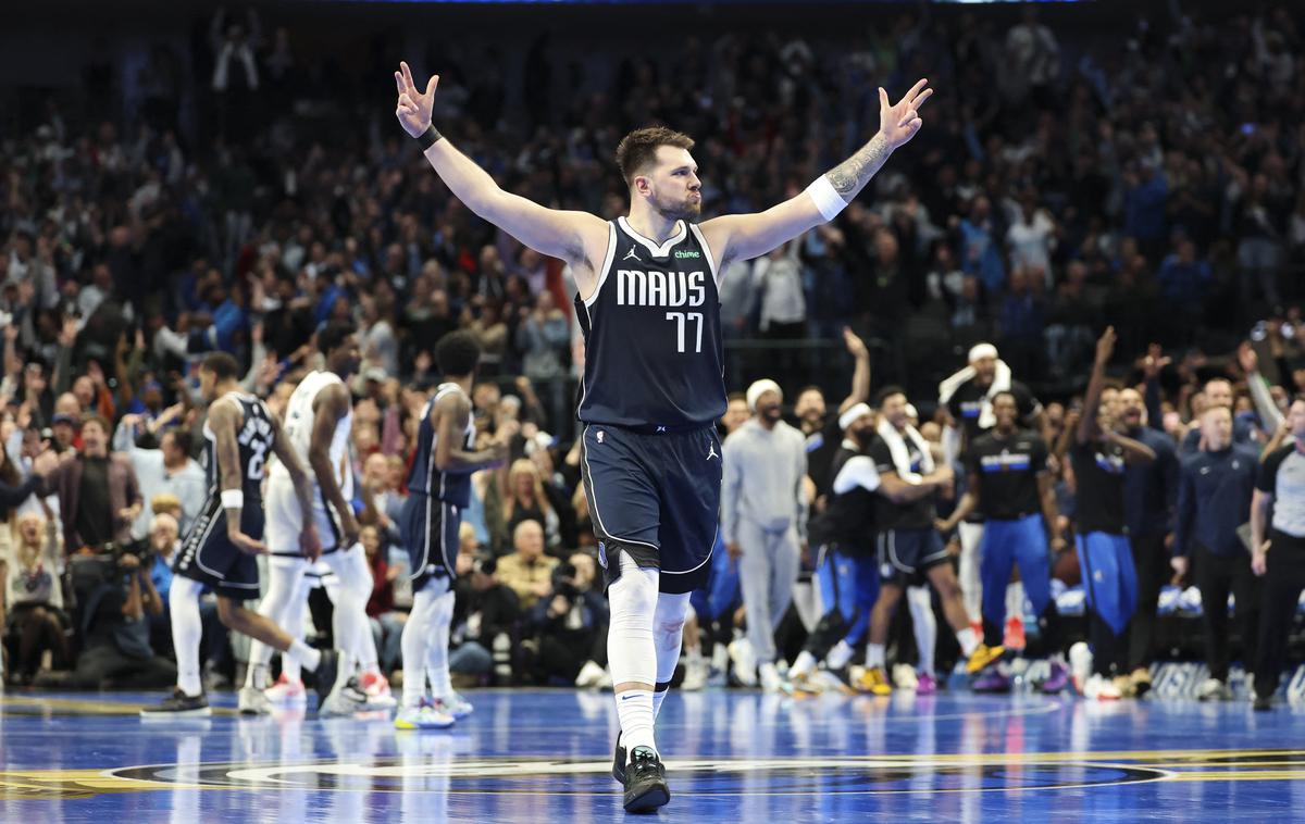 Luka Dončić | Luka Dončić se veseli uvrstitve v četrtfinale pokala NBA. A je bila potrebna prava drama, da so si Dallas Mavericks zagotovili vstopnico za Las Vegas. | Foto Reuters