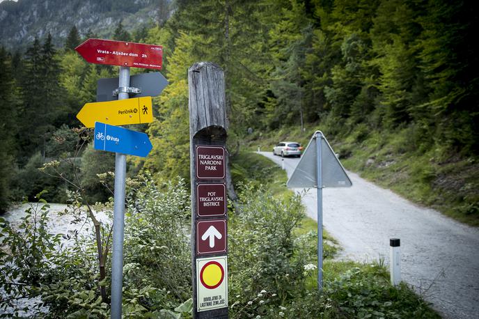 Dolina Vrata | Pred vstopom v dolino Vrata je odslej zapornica. | Foto Ana Kovač