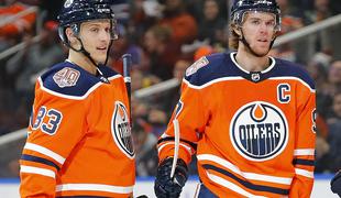 Edmonton z novim trenerjem do zmage, McDavid do 100. gola #video