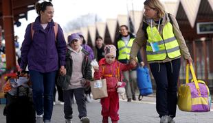 Hude težave ukrajinskih beguncev v Sloveniji: mnogi niso prejeli še nobene državne pomoči