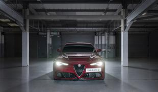 Alfa romeo giulia quadrifolgio – slepi napad na rekord brez enega ključnih čutov – vida!