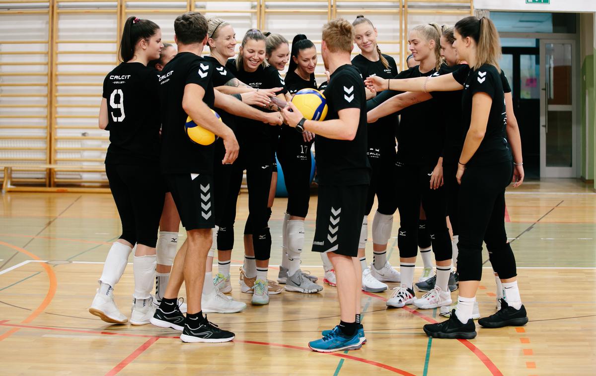 Calcit Volley | Prvakinje so začele z zmago v Šempetru. | Foto Klemen Brumec