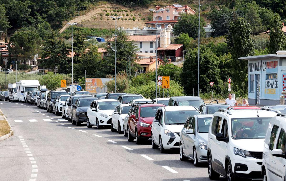 kolona, Hrvaška | Foto Daniel Novakovič/STA