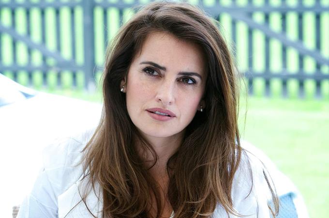 Penelope Cruz v vlogi Enzove žene Laure Ferrari. | Foto: IMDb