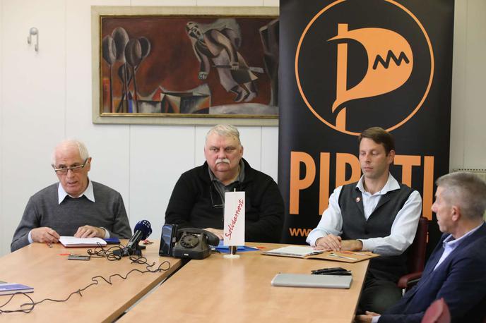 Pirati | Pirati vidijo pomoč Levice kot neki skupen cilj, ki so ga prepoznali, zaskrbljeni pa so nad neodzivnostjo preostalih dveh koalicijskih strank, torej Gibanja Svobode in SD. | Foto STA