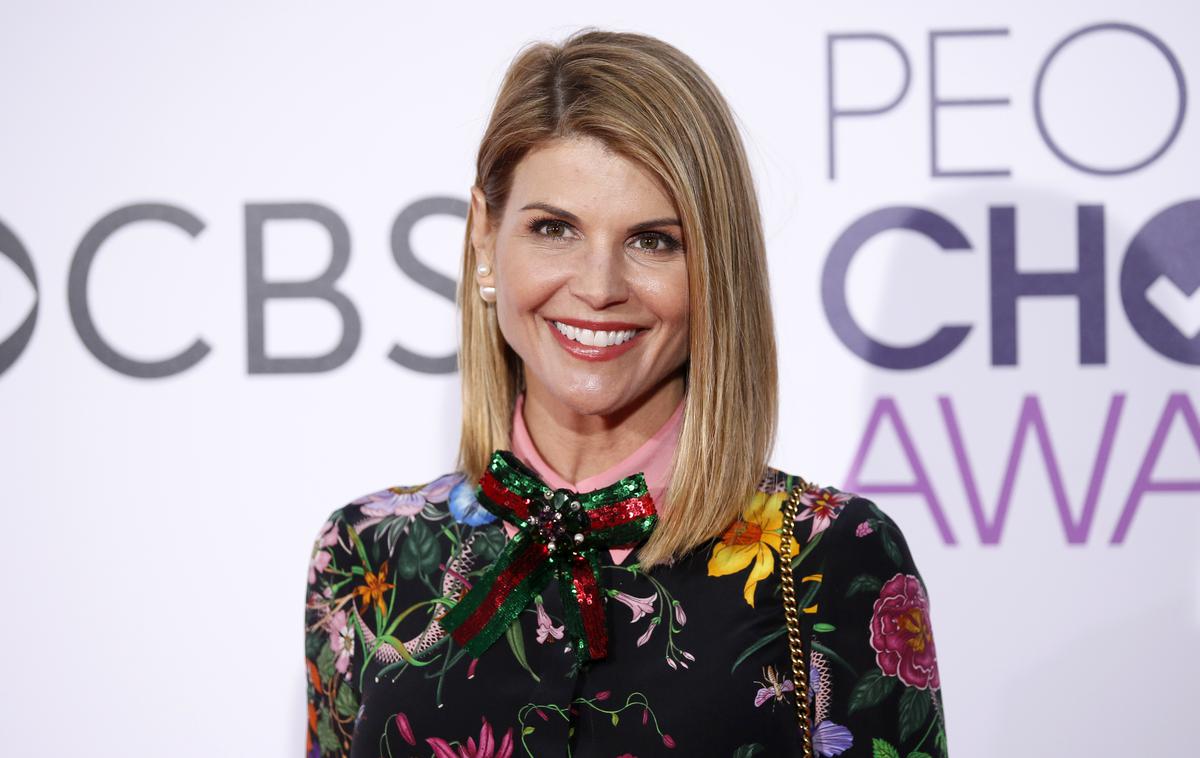 Lori Loughlin | Foto Teta Becky iz serije Polna hiša trenutno prestaja zaporno kazen.