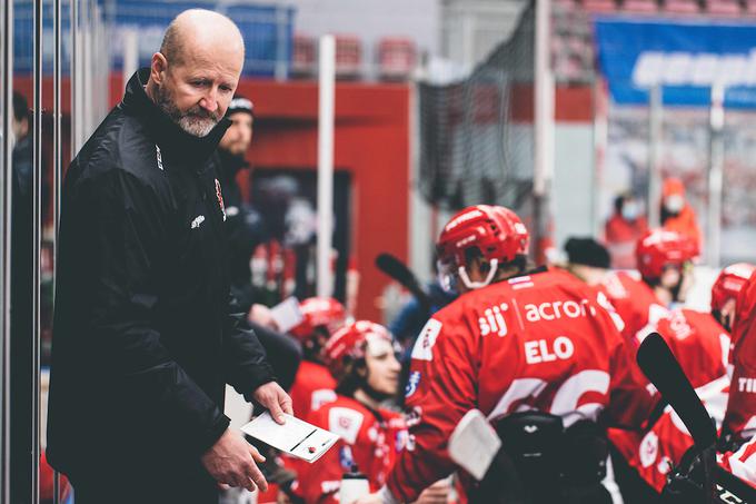 Ogrevanje pred torkovim derbijem se za nobeno od ekip ni najbolje izteklo.  | Foto: Grega Valančič/Sportida