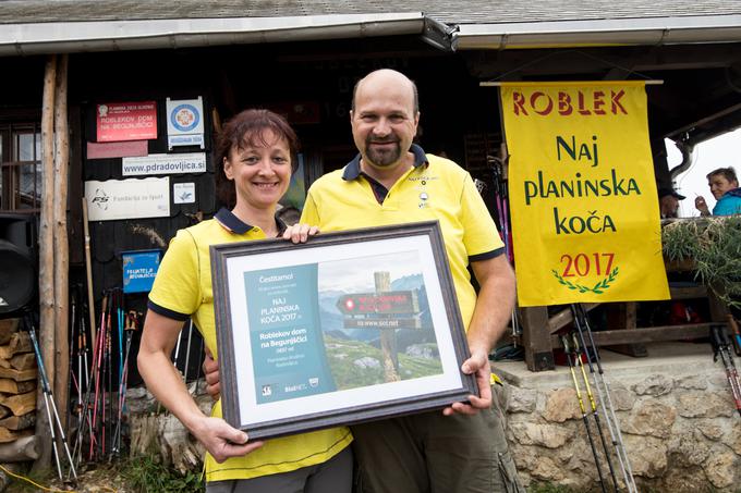 Z možem Rokom sta oskrbniško delo prevzela lani, že prej pa sta priljubljeno postojanko v Karavankah, ki je bila Slavku Avseniku navdih za skladbo Večer na Robleku, oskrbovala s konji. | Foto: Matic Klanšek Velej/Sportida