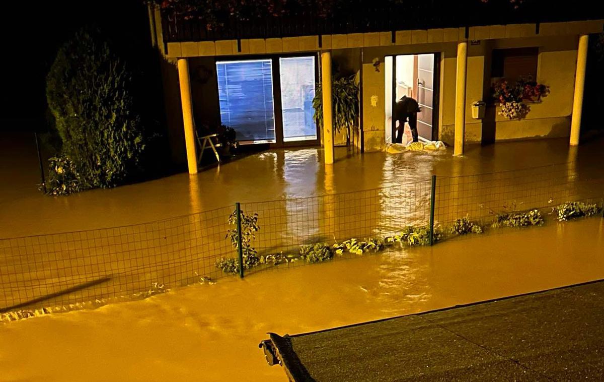 Žalec, poplave | Žalsko občino je četrtkovo močno deževje precej prizadelo. Potok Ložnica je prestopil bregove in poplavil več objektov. Najhuje je bilo v krajevni skupnosti Drešinja vas, kjer je zalilo osem hiš.  | Foto Ines Šalamun/Neurje.si