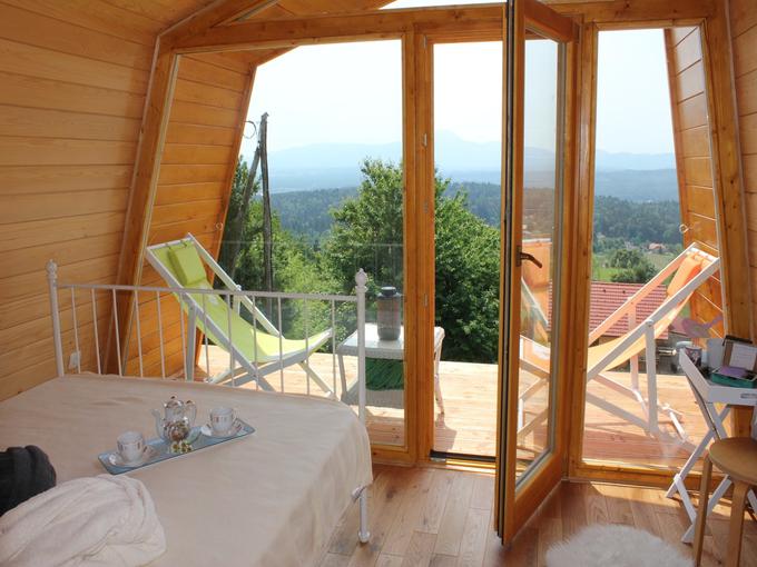 V razgledih je mogoče uživati tudi iz postelje. | Foto: www.panorama-glamping.com