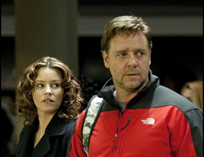 Russell Crowe in Elizabeth Banks v prizoru iz filma | Foto: IMDb