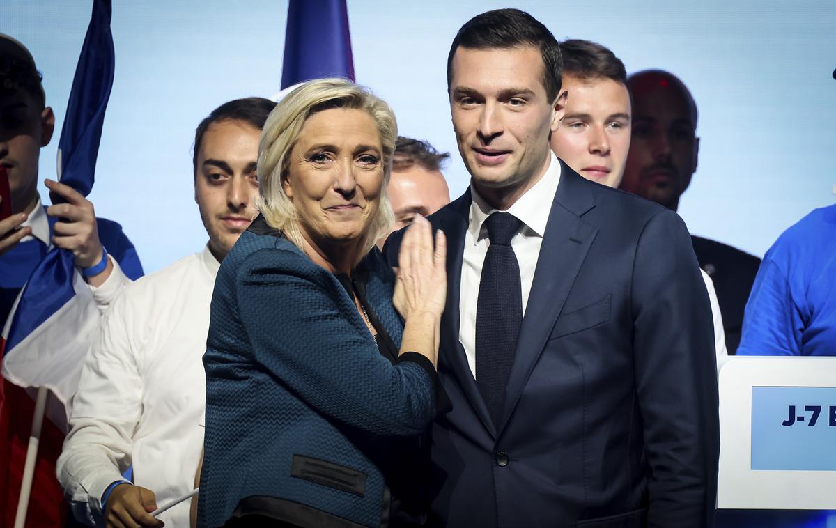 Marine Le Pen in Jordan Bardella | Dokončni odgovor o novi sestavi 577-članskega parlamenta bo dal drugi krog 7. julija. Vanj se v primeru, da nihče od kandidatov ne osvoji 50 odstotkov glasov, uvrstita dva najbolje uvrščena in še vsak morebitni kandidat, ki bi zbral podporo vsaj 12,5 odstotka registriranih volivcev. | Foto Guliverimage