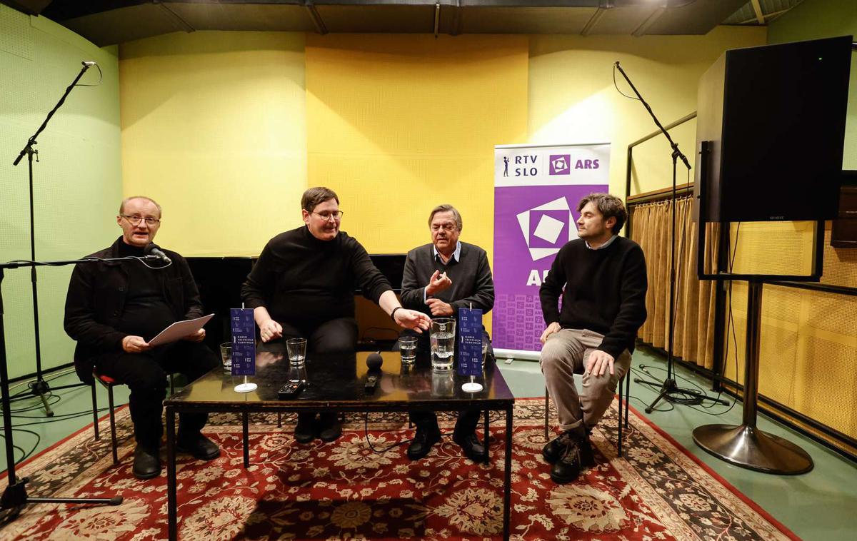 To noč sem jo videl | Z leve proti desni: urednik uredništva igranega programa na Radiu Slovenija Alen Jelen, režiser Klemen Markovčič, pisatelj Drago Jančar in dramski igralec Branko Jordan | Foto STA