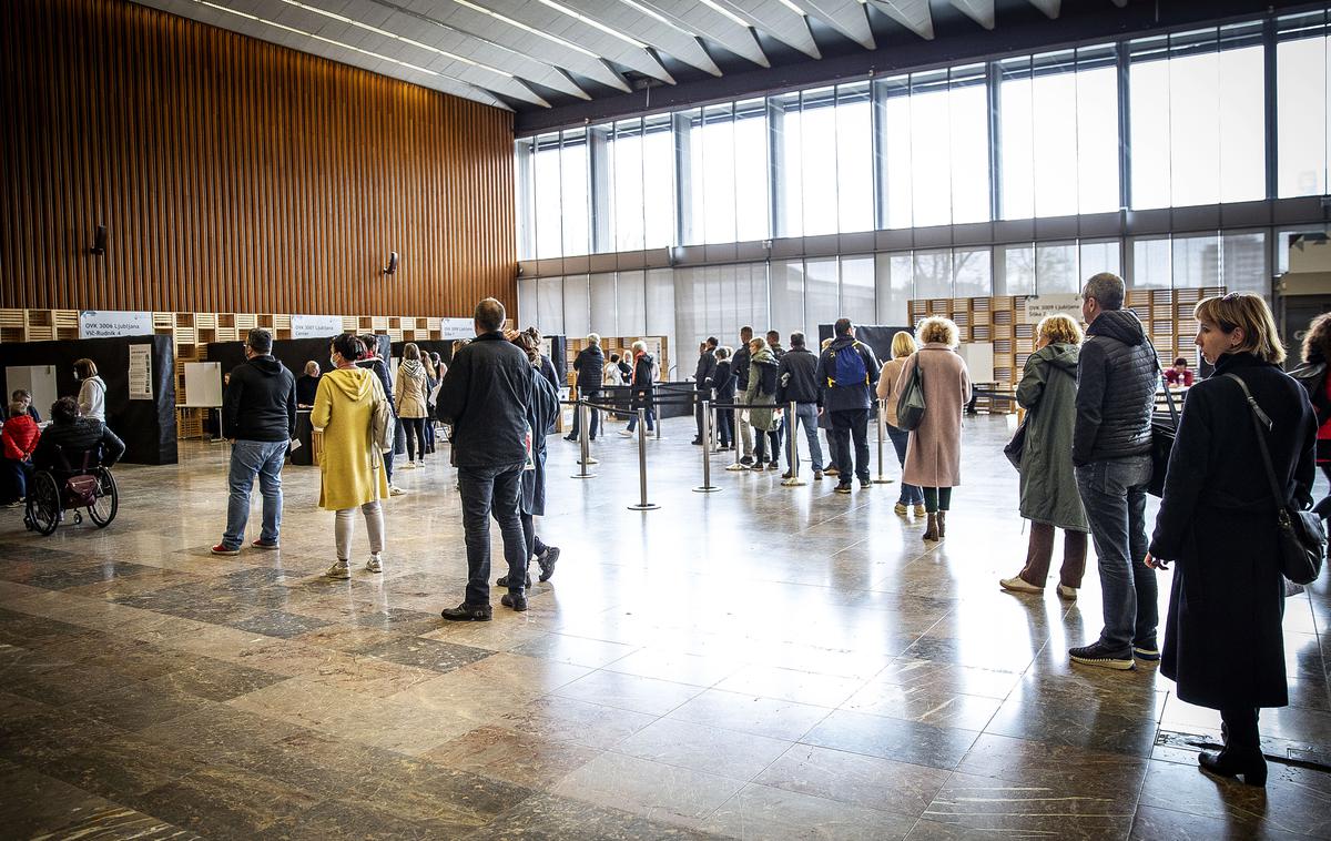 Predčasne volitve v državni zbor 2022 | Največji delež volivk in volivcev se je na volišča odpravil v volilni enoti Ljubljana Center. | Foto Ana Kovač