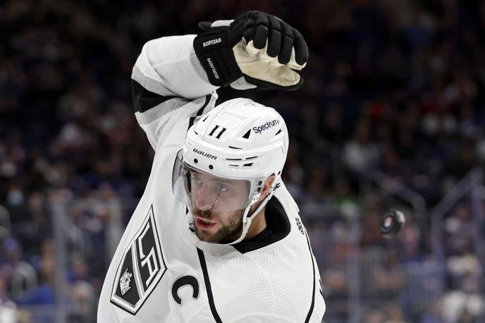 Anže Kopitar | Anže Kopitar in LA Kings so doživeli poraz pri Philadelphia Flyers. Ti so tako prekinili 13 tekem trajajoč črn niz. | Foto Guliverimage