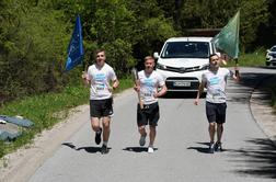 Baklin slalom med harmoniko, mažoretkami in pihalno godbo