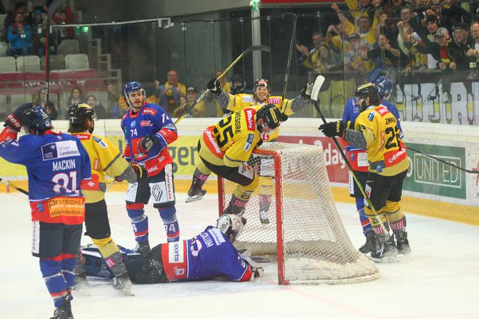 Vienna Capitals Innsbruck | Hokejisti Dunaja so na šesti četrtfinalni tekmi s 5:1 odpravili Innsbruck in si priigrali polfinale. | Foto Leo Vymlatil