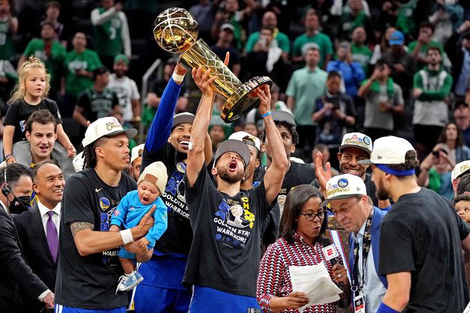 Prvaki Golden State Warriors bodo šampionske prstane prejeli pred obračunom z Los Angeles Lakers. | Foto: Reuters