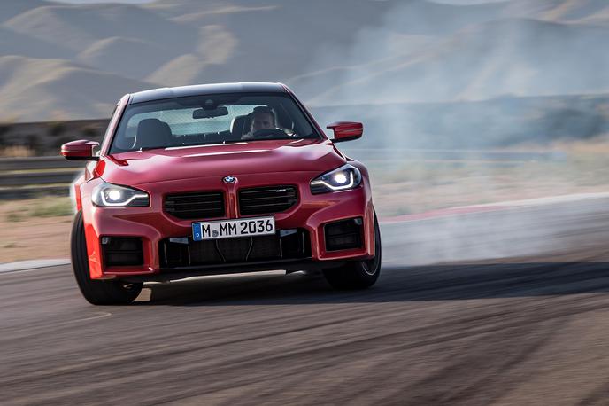 BMW M2 | BMW M2 je bil že v prvi generaciji eden vozniško najbolj izpopolnjenih in tudi še obvladljivih športnih avtomobilov. | Foto BMW