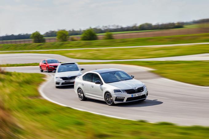 Na zaviti stezi poligona Driving Camp Pachfurth se izkažeta podvozje in moč motorja. No, nekaj mora pokazati tudi voznik. | Foto: Škoda