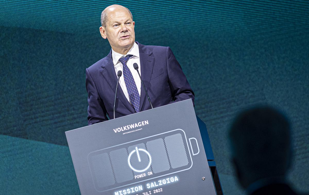 Olaf Scholz Salzgiga | Vrha mobilnost se je udeležil tudi Olaf Scholz in z vladno ekipo iskal rešitve o vse večjem pritisku kitajskih avtomobilskih proizvajalcev. | Foto Guliver Image