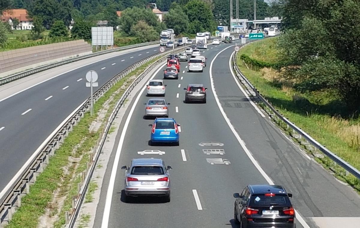 Varnostna razdalja avtocesta | Foto Gregor Pavšič