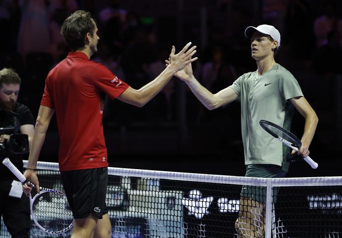 Jannik Sinner je v četrtfinalu na hitro opravil z Danilom Medvedjevim. | Foto: Reuters