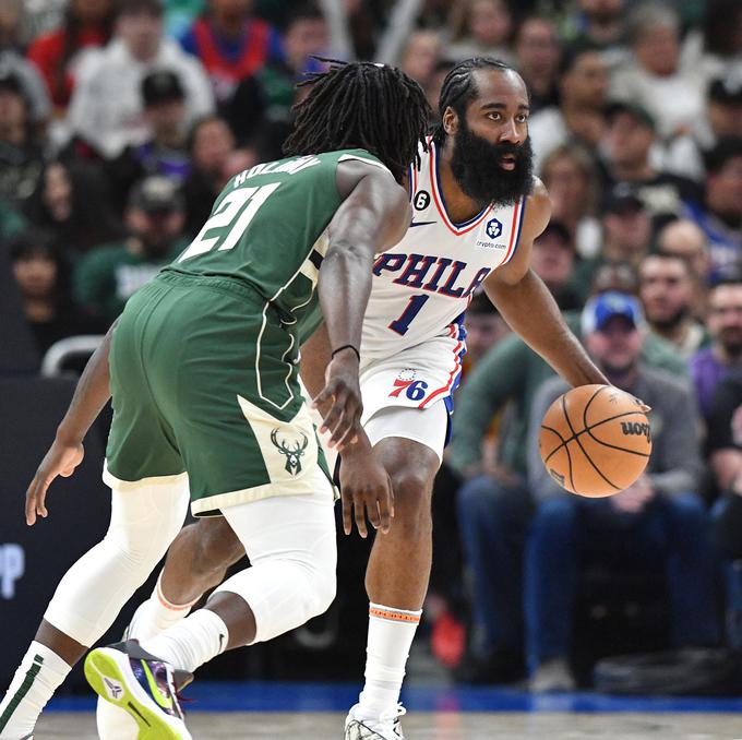 James Harden je bil najbolj zaslužen za zmago na gostovanju pri vodilnem klubu lige NBA. | Foto: Reuters