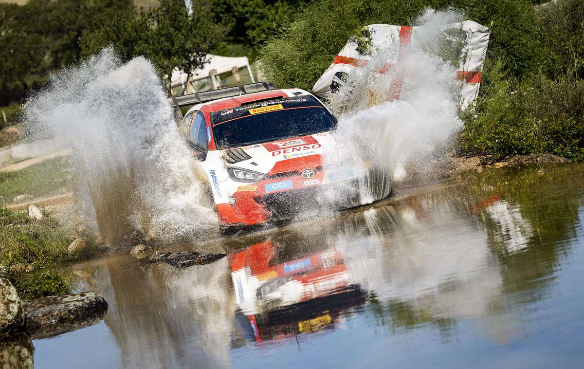 Sebastien Ogier Toyota | Sebastien Ogier je čez vodni pasti še prišel, a pozneje zdrsnil s ceste. | Foto Guliver Image